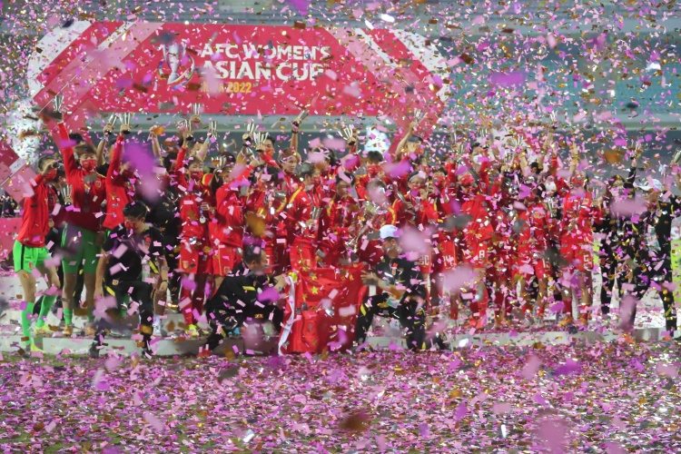  中國(guó)女足亞洲杯奪冠三周年！決賽3-2逆轉(zhuǎn)韓國(guó)，時(shí)隔16年再登頂