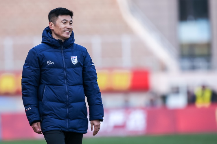  足球報(bào)：大連英博低調(diào)備戰(zhàn)，簽約贊助商為大連足球注入新活力